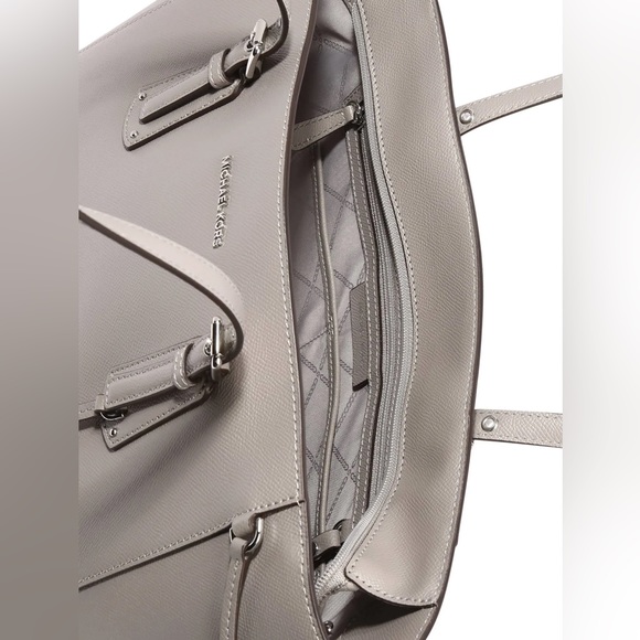 SOLD! NEW! Michael Kors Pearl Grey Voyager Crossgrain Leather Medium Tote Bag - Picture 4 of 12